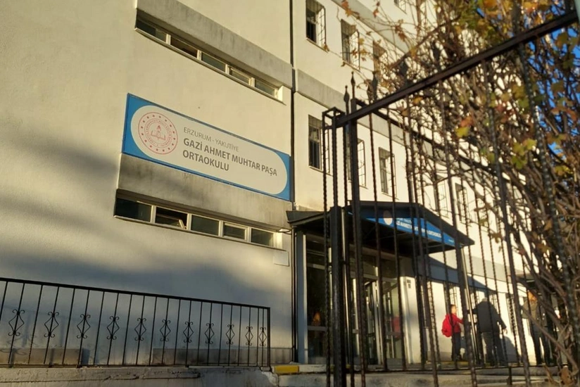 Türkiyədə məktəbdə yaşanan izdihamda 21 şagird yaralanıb