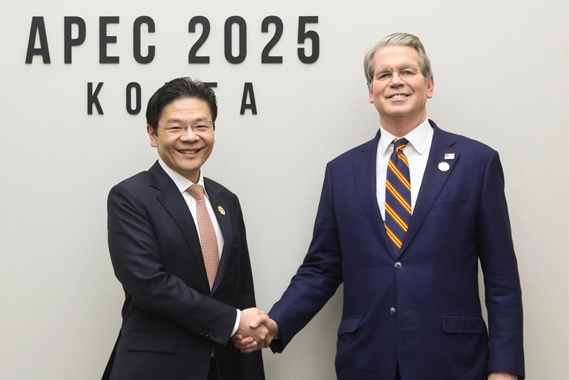 США и Сингапур обсудили прекращение импорта российской и иранской нефти