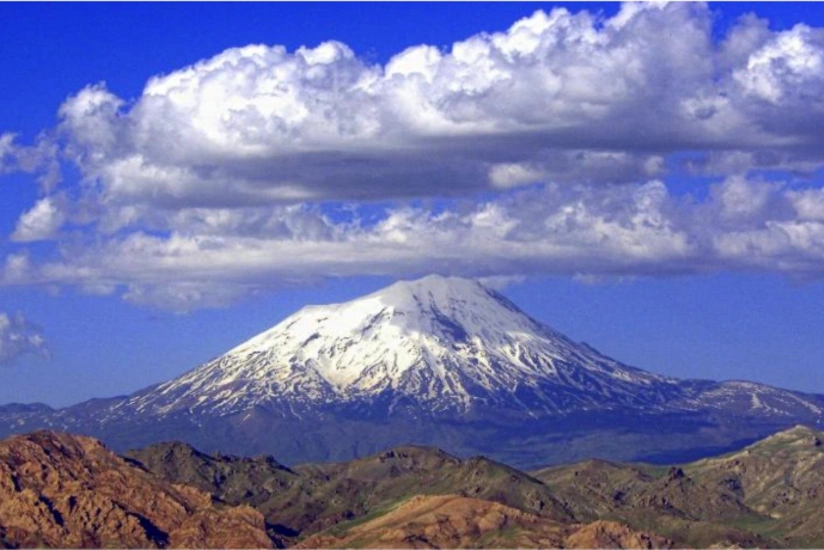 Ermənistanda pasportlara daha Ağrı dağının təsviri olan möhür vurulmur