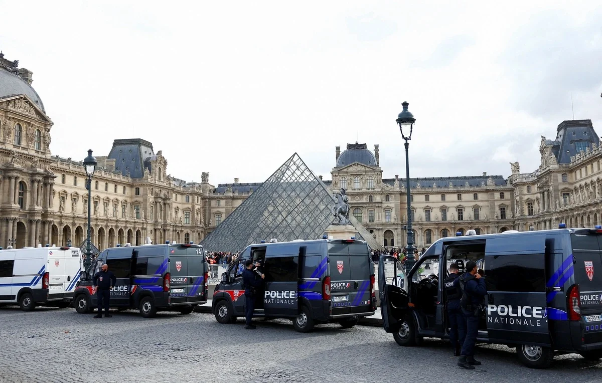 Luvr soyğunçuluğunda şübhəli bilinənlər Paris - Lion matçında saxlanılıb