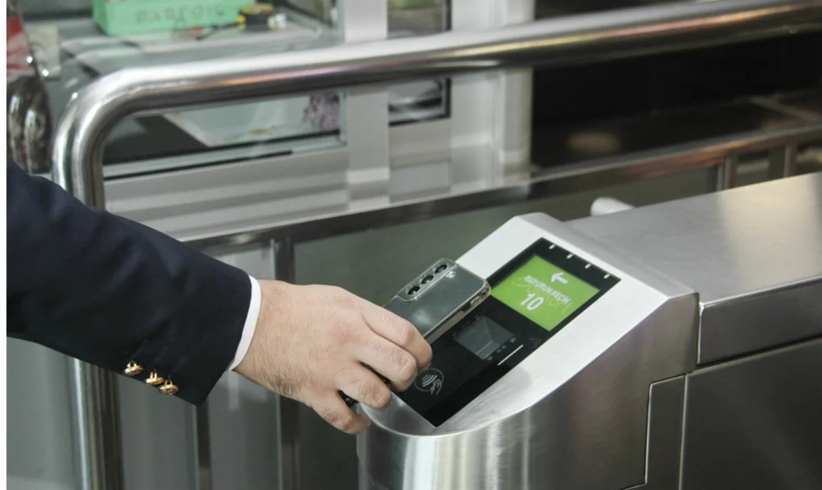 Baku Metro tests contactless payments via Google Pay, Apple Pay, and bank cards