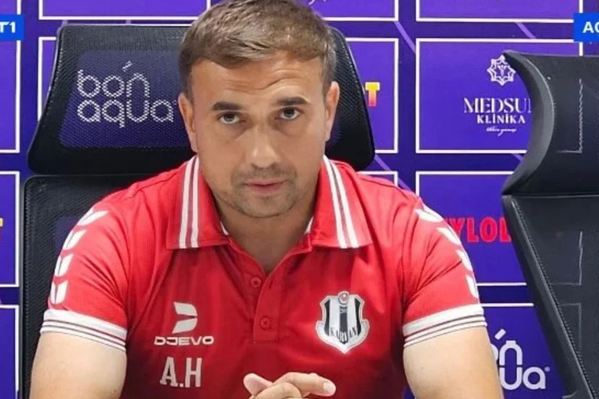 Azər Həşimov: Baş məşqçi meydana çıxıb futbolçunun yerinə müdafiə olunmalı deyil