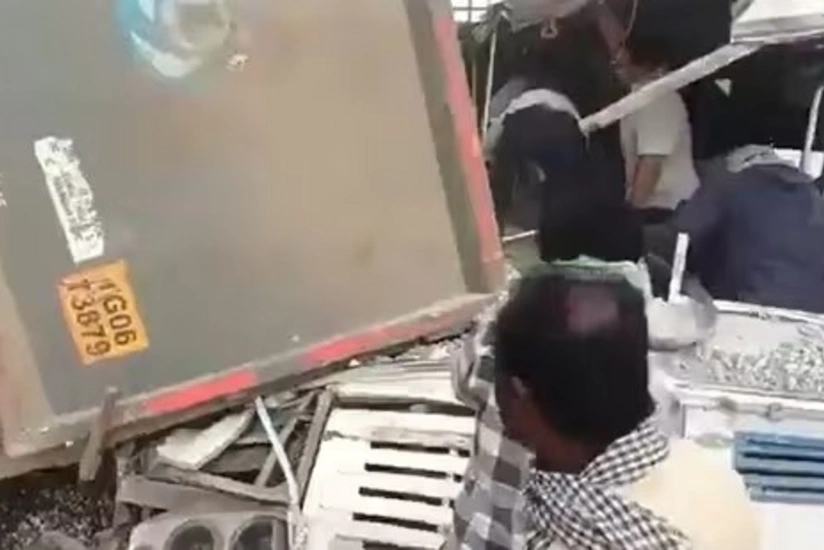 Hindistanda baş verən yol qəzasında azı 24 nəfər ölüb