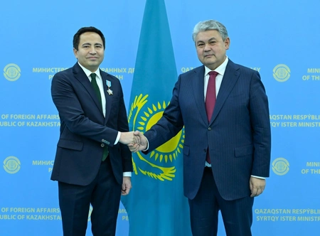 Kazakhstan honors ambassador to Azerbaijan with Order of Kurmet