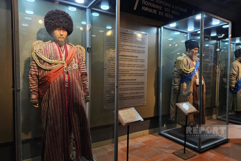 Azərbaycanlı jurnalistlər Xivədə saray kompleksini ziyarət ediblər