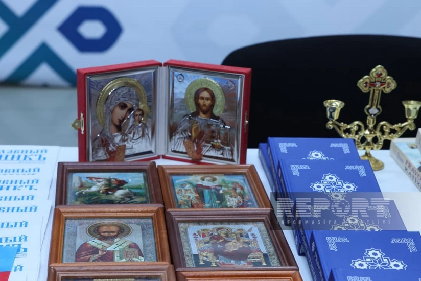 Bakıda müxtəlif dini icmaların geyimləri, əşyaları nümayiş olunur - FOTOREPORTAJ