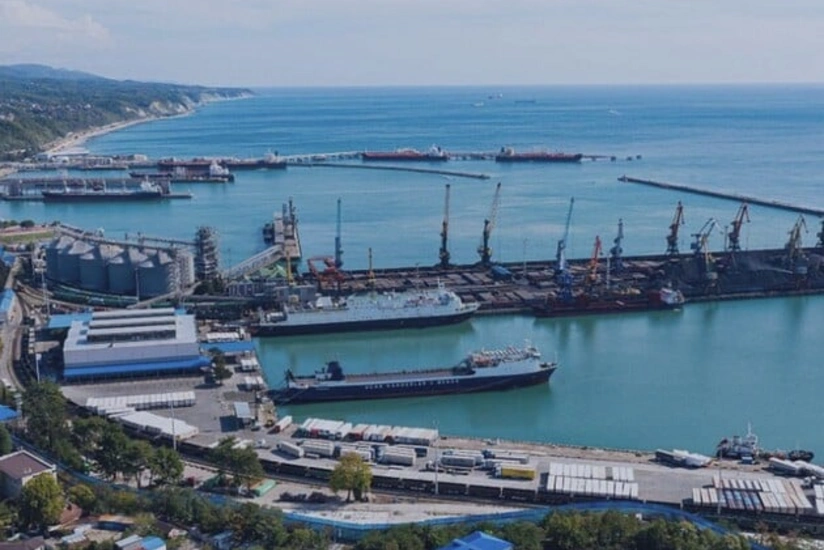 Российский порт в Черном море приостановил работу после ударов украинских дронов