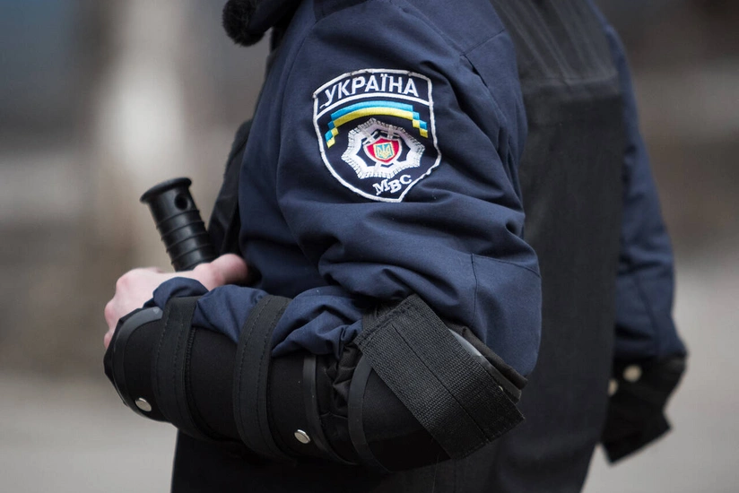 Ukraynada polis rəisi müsadirə etdiyi pulla birlikdə yoxa çıxıb