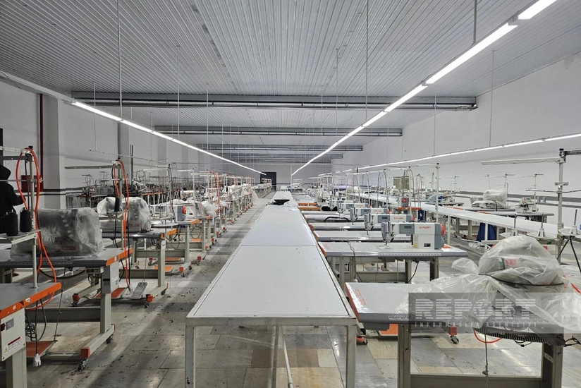 Азербайджанские журналисты посетили текстильную фабрику в Узбекистане