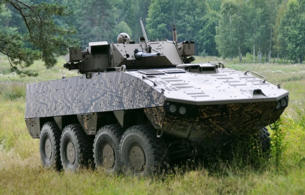 Украина получила от Латвии 21 бронетранспортер Patria