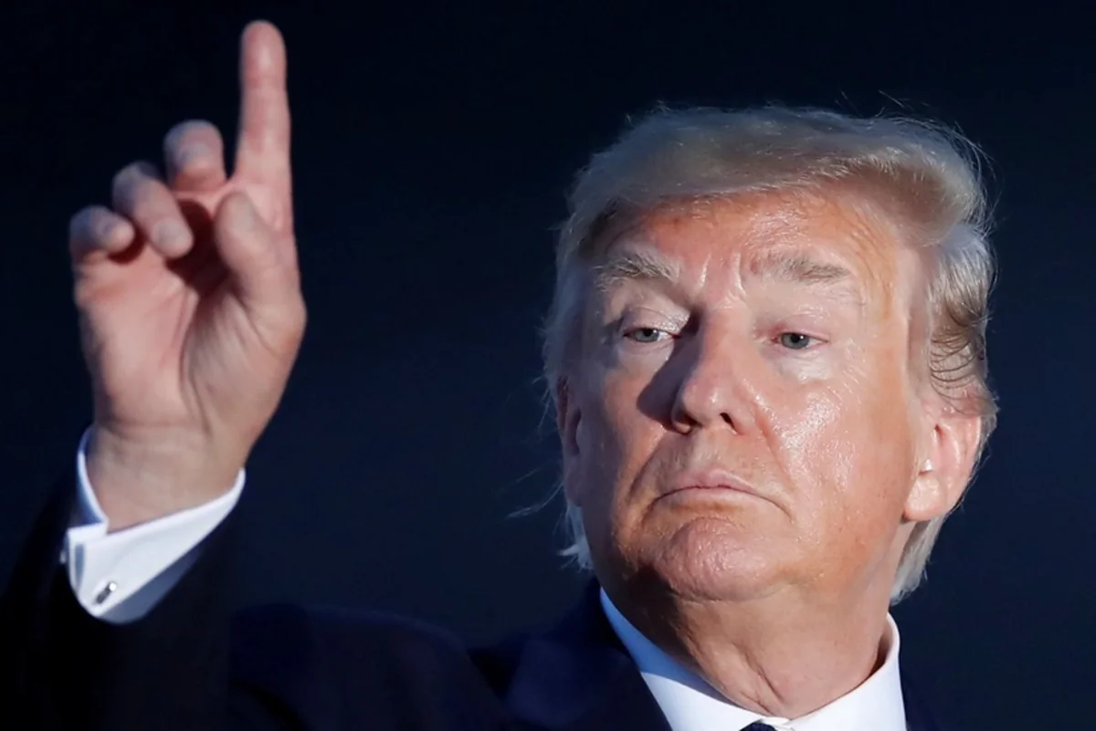 Tramp İrana qarşı sanksiyaların müddətini bir il artırıb