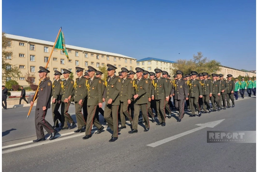 В Нахчыване проходит шествие военнослужащих в связи с Днем Победы