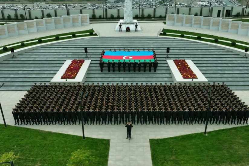 Polis Akademiyasının kursantları  Zəfər təntənəsi kompozisiyasını təqdim ediblər