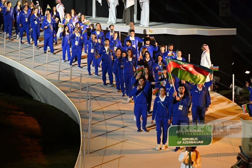 Azərbaycan idmançıları VI İslam Həmrəyliyi Oyunlarının açılış mərasimində rəsmi paraddan keçiblər