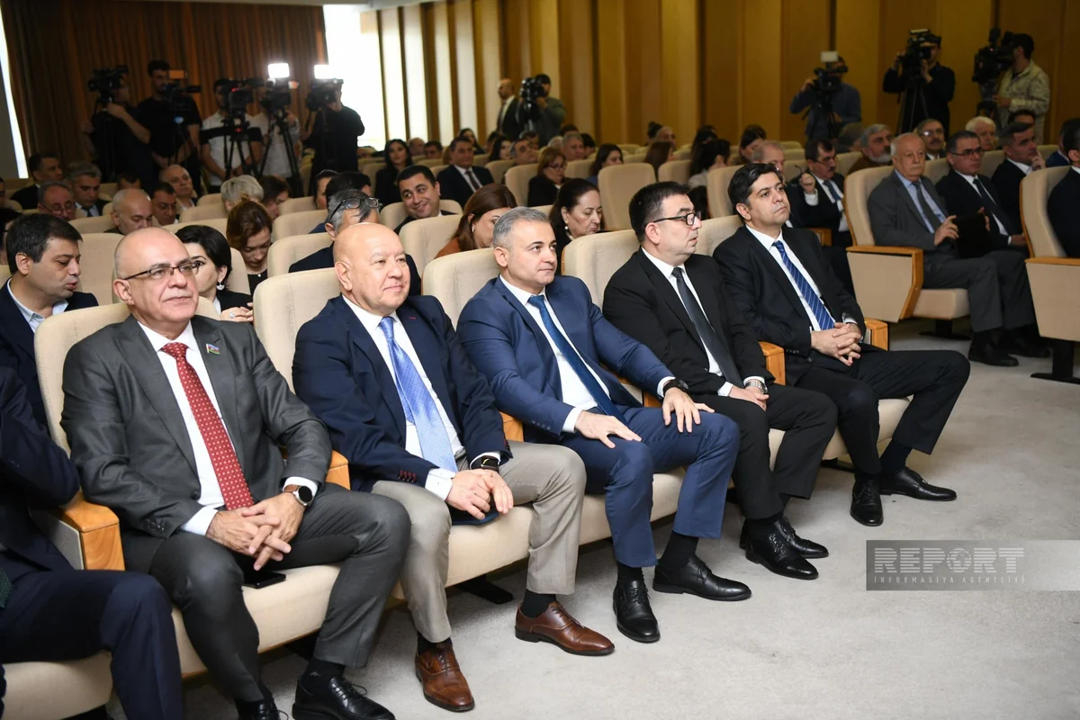 Bakıda Azərbaycan ədəbi dilinin normalarının mediada düzgün tətbiqi müzakirə olunub - YENİLƏNİB