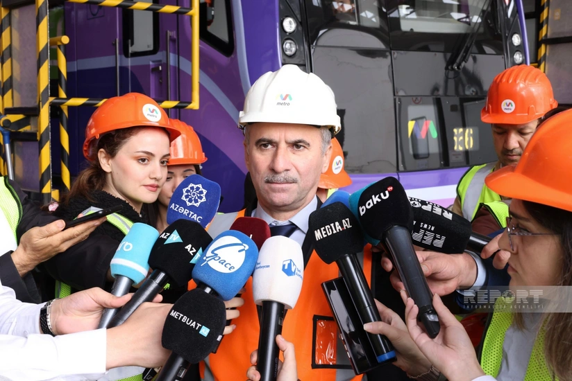 В бакинском метро введены в эксплуатацию три новых состава