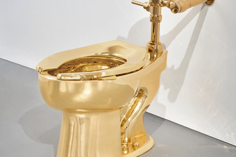 100 kiloqramdan çox çəkisi olan qızıl unitaz hərraca çıxarılacaq