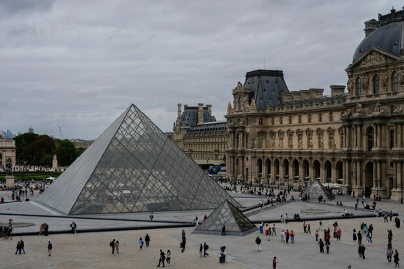 План по повышению безопасности Лувра сегодня вступает в силу