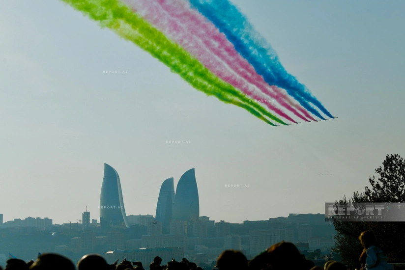 Фоторепортаж с военного парада в Баку в честь 5-летия Победы