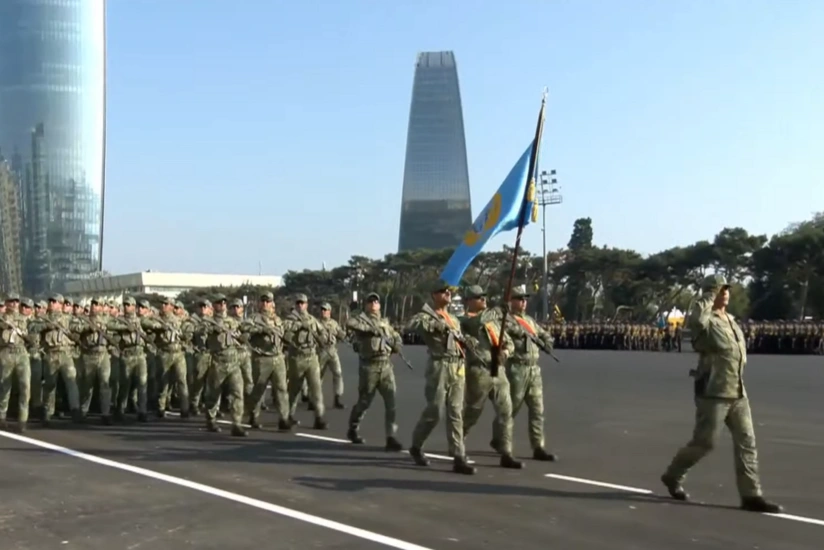 В Баку на военном параде впервые прошла парадная колонна войск беспилотных систем