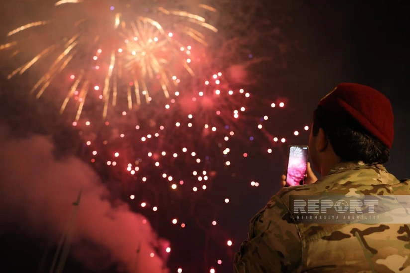 Bakıda Zəfər Günü münasibətilə konsert və atəşfəşanlıq olub - YENİLƏNİB