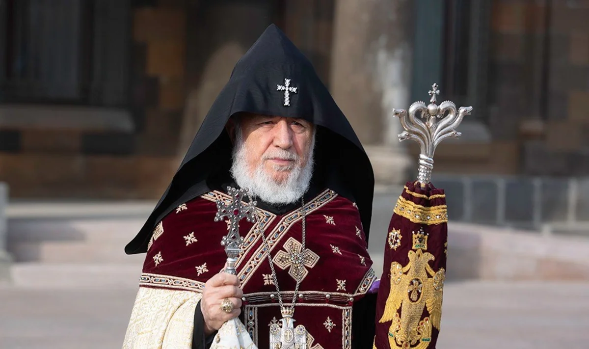 Гарегин II отправился с визитом в Индию