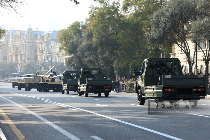 Bakıdakı hərbi paradda Hero-120 sərbəst uçan döyüş sursatları ilk dəfə nümayiş etdirilib
