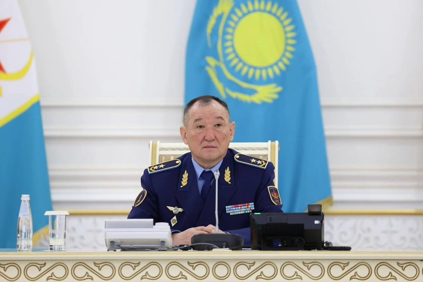 Министр обороны Казахстана прибыл в Баку для участия в военном параде