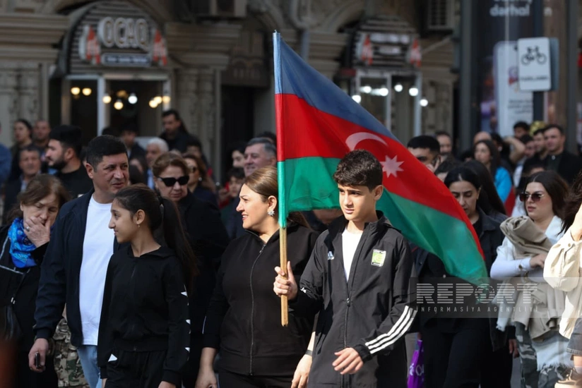 Bakı sakinləri Zəfərin beşinci ildönümünü qeyd edir - YENİLƏNİB