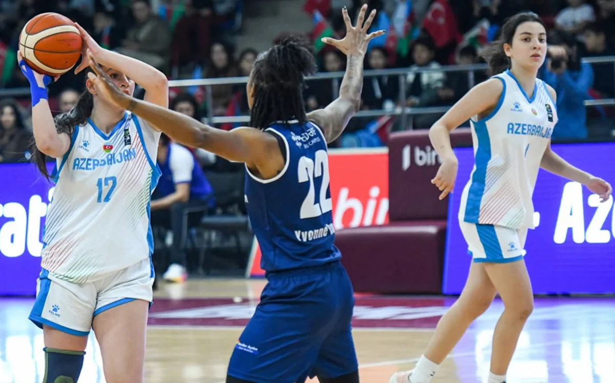 Azərbaycanın basketbol millisi Bakıda Türkiyə klubu ilə yoldaşlıq oyunu keçirib