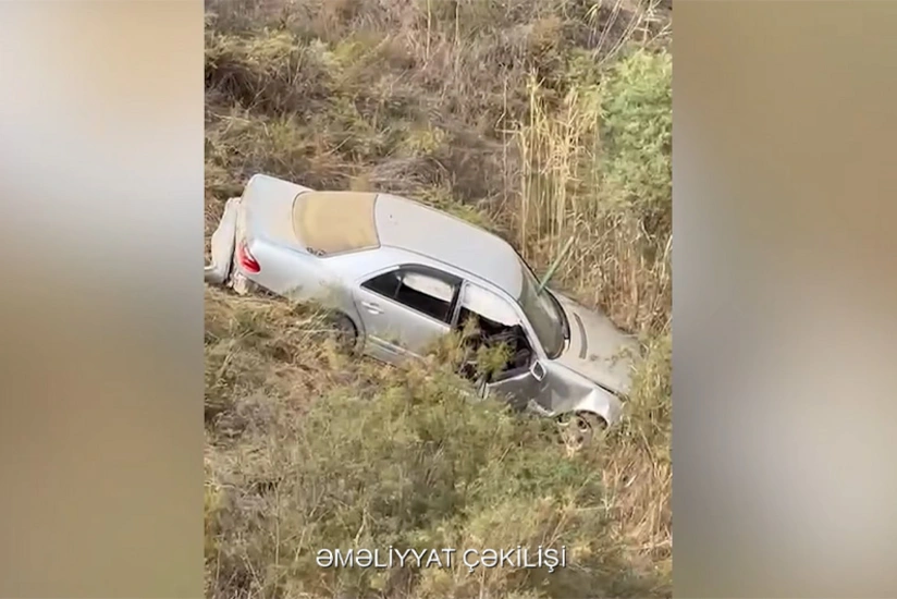 Bakıda Mercedes dərəyə aşıb, xəsarət alan var
