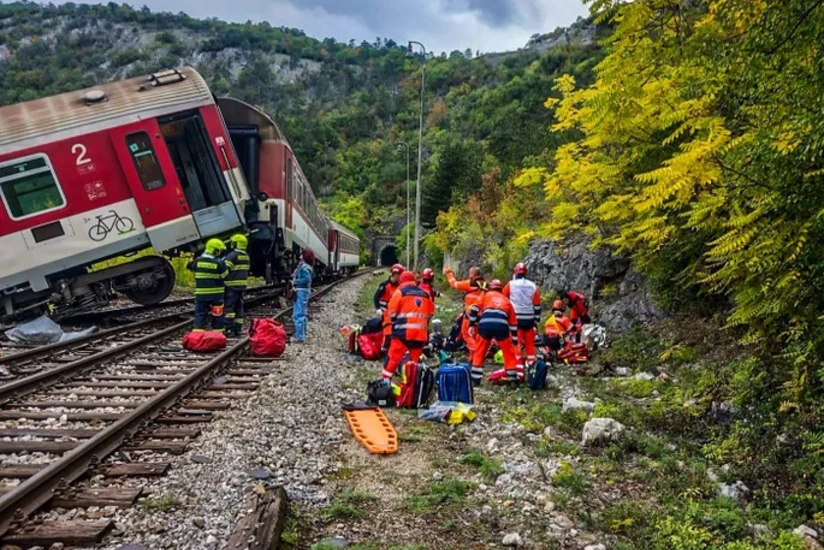 СМИ: В результате столкновения двух поездов недалеко от Братиславы пострадали около 30 человек - ОБНОВЛЕНО
