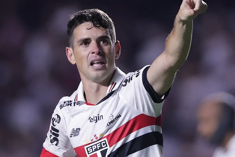 Braziliya millisinin sabiq yarımmüdafiəçisi xəstəxanaya yerləşdirilib