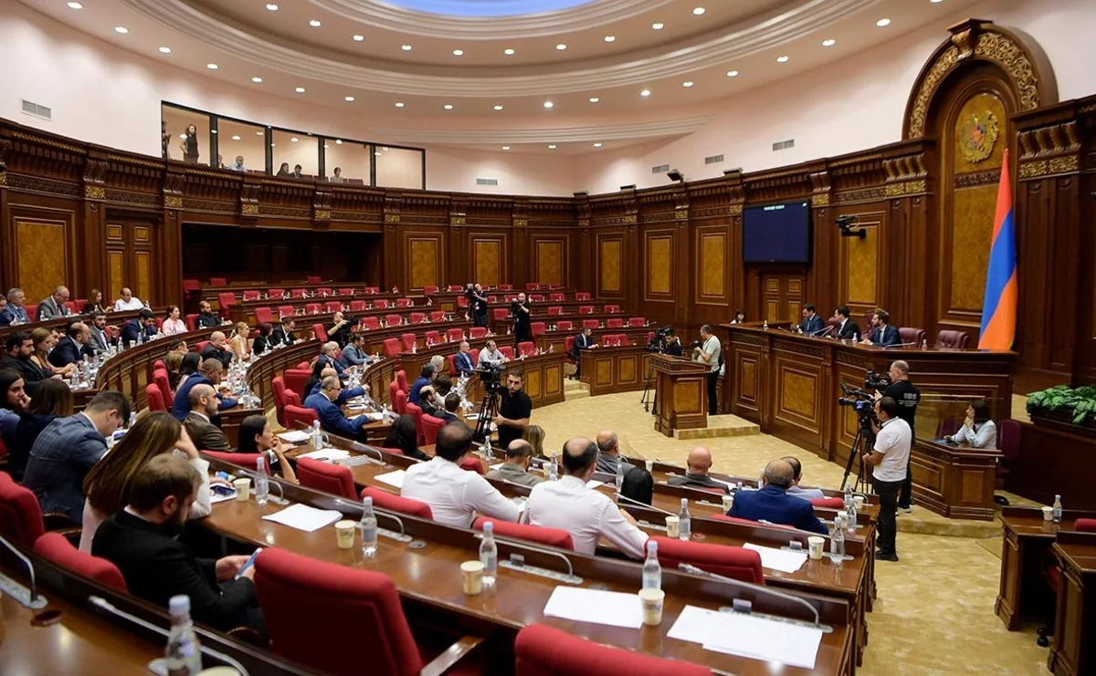 Ermənistan parlamentinin iclası kvorum olmadığı üçün təxirə salınıb