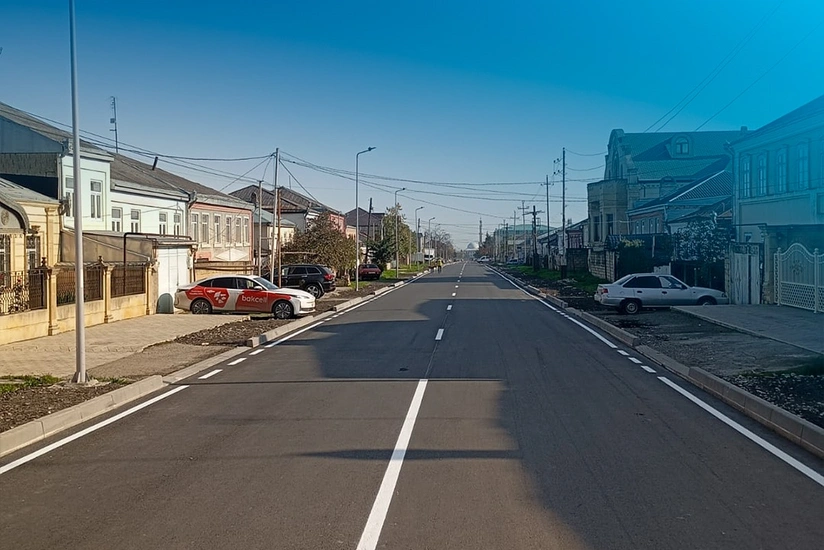 Quba şəhərində yol nişanlanma işləri aparılır