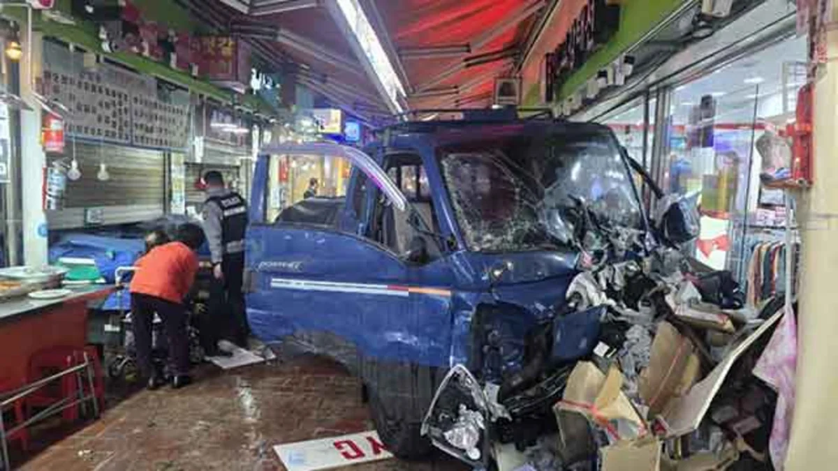 В Южной Корее при наезде грузовика на рынке пострадали 20 человек