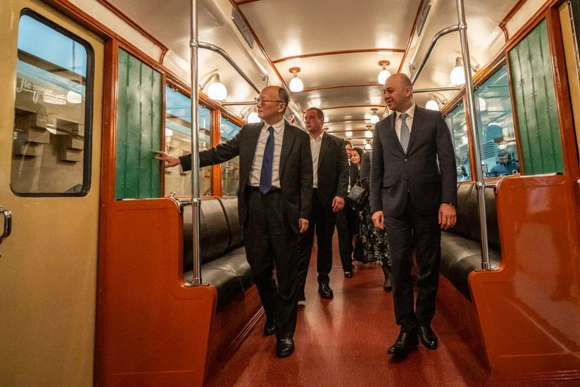 Азербайджан обсудил с АБР следующий этап расширения городской транспортной сети