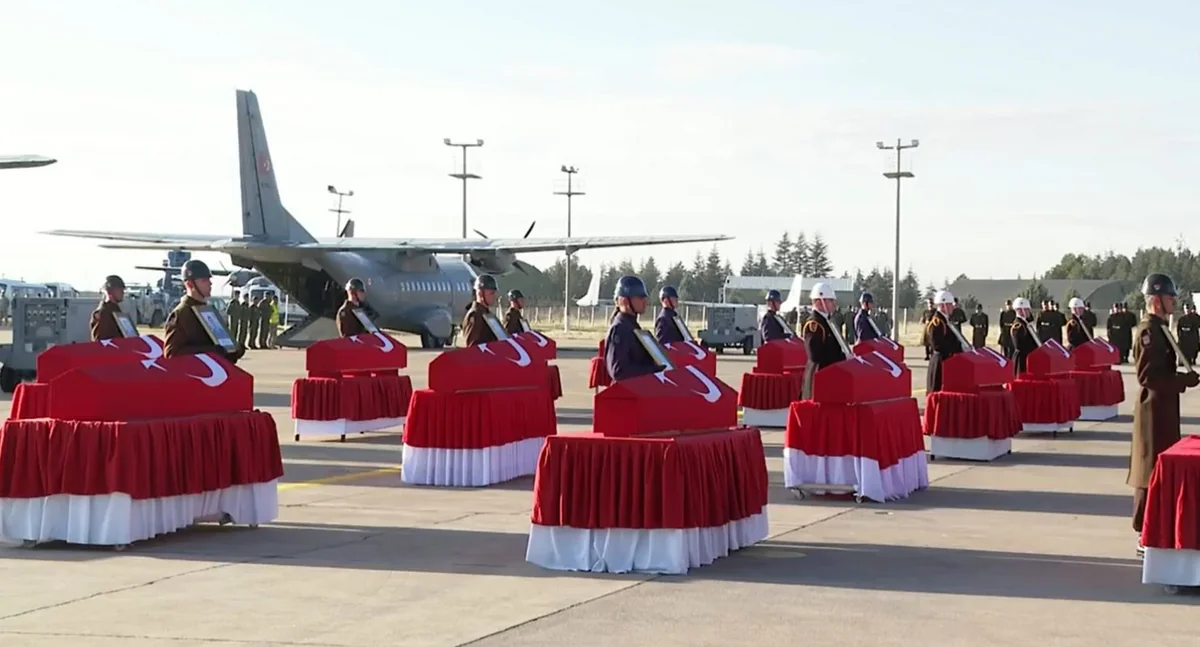 Təyyarə qəzasında şəhid olan hərbçilərlə Ankarada vida mərasimi keçirilib