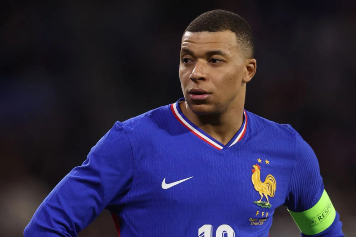 Mbappe futbol tarixində Peledən sonra 400 qol vuran ən gənc oyunçu olub