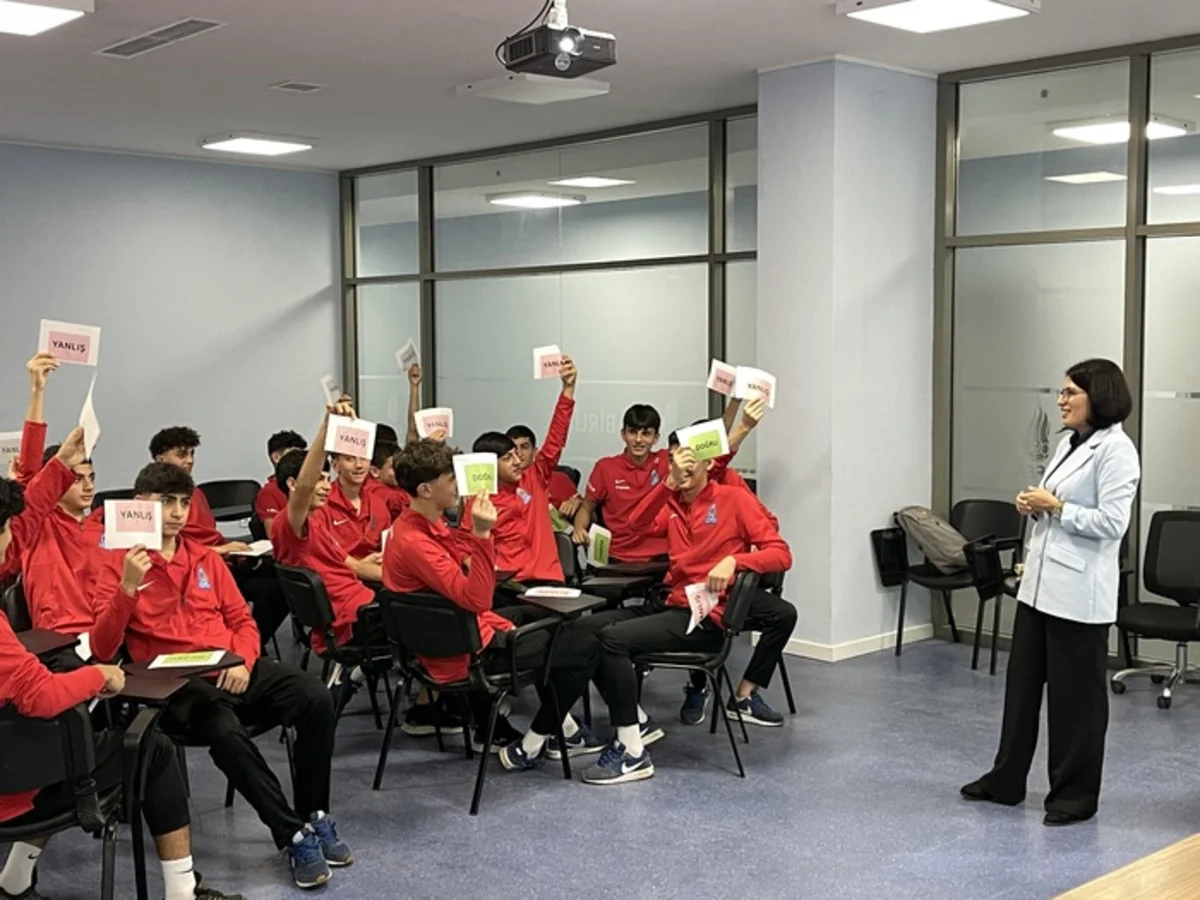 Azərbaycanın U-15 millisinin futbolçuları üçün seminar keçirilib