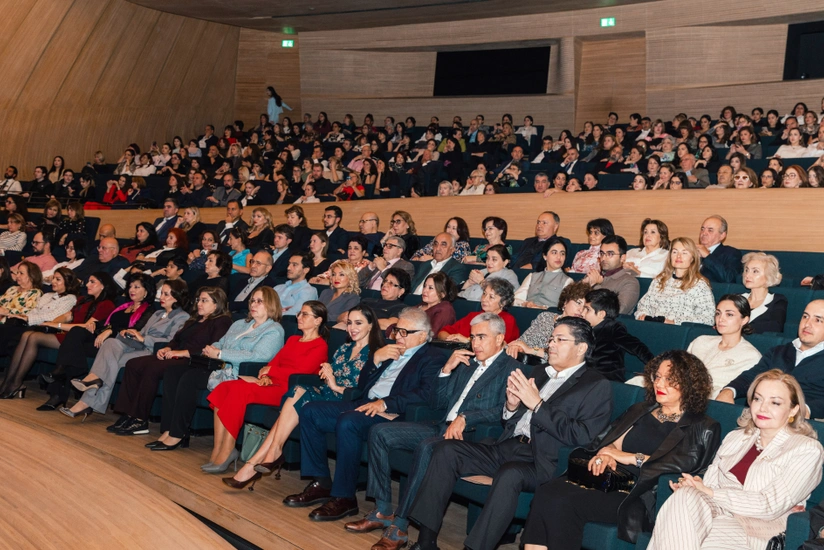 Plasido Dominqo Heydər Əliyev Mərkəzində çıxış edib