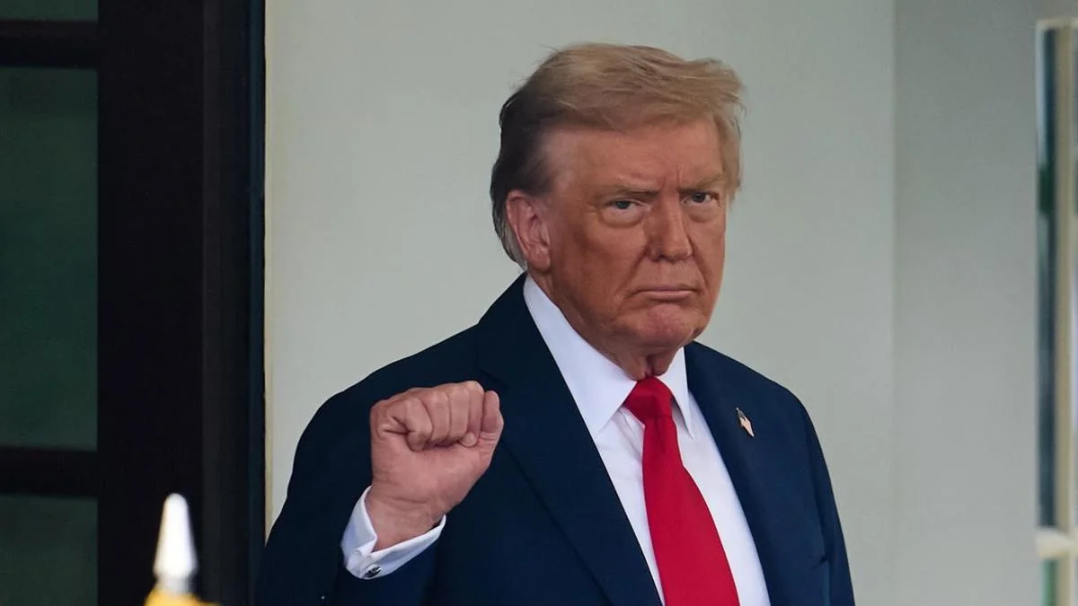 Трамп призвал телекомпанию NBC уволить ведущего Сета Майерса