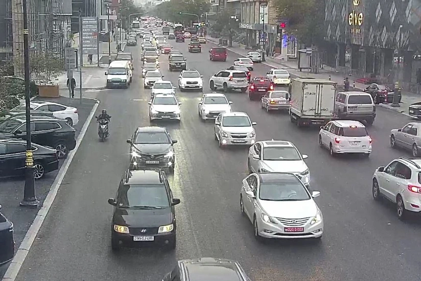 В Баку на ряде улиц и проспектов образовались пробки