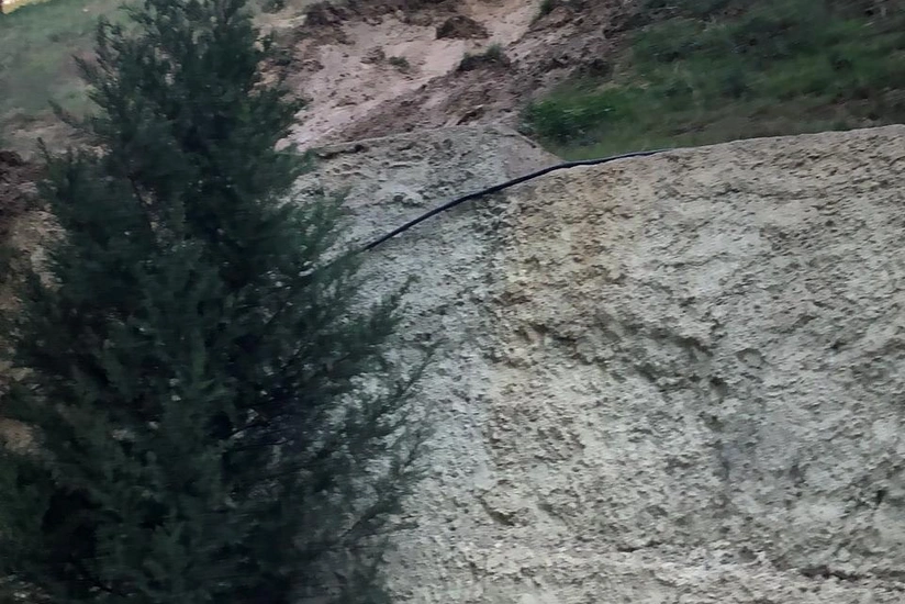 Əhmədlidəki sürüşmə hadisəsindən sonra yamacda yeni çatlar aşkarlanıb