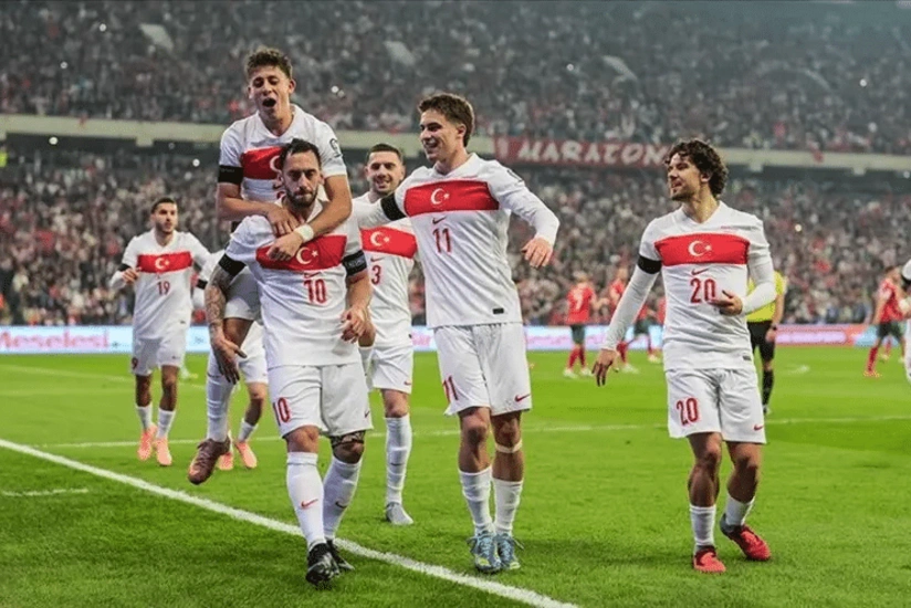 İspaniya ilə oyundan əvvəl Türkiyə millisinin heyətində dəyişiklik olub