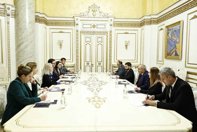 Пашинян на встрече с Хукер высоко оценил вклад Трампа в установлении мира между Ереваном и Баку