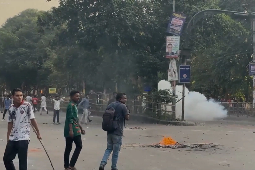 Banqladeşin paytaxtında baş verən iğtişaşlarda azı 50 nəfər xəsarət alıb