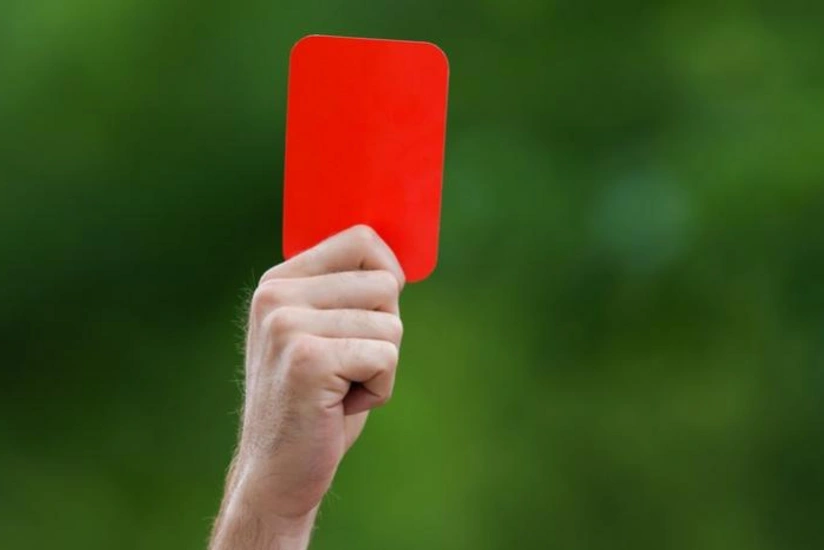 Türkiyədə bir futbol oyununda 24 qırmızı vərəqə göstərilib