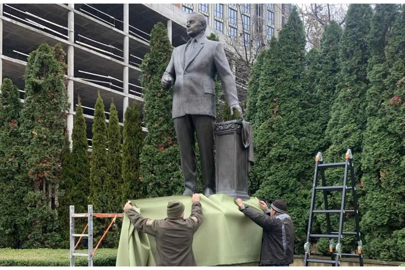 Kiyevdə Azərbaycana aid heykəllərin hava hücumundan qorunması üçün tədbirlərə başlanılıb