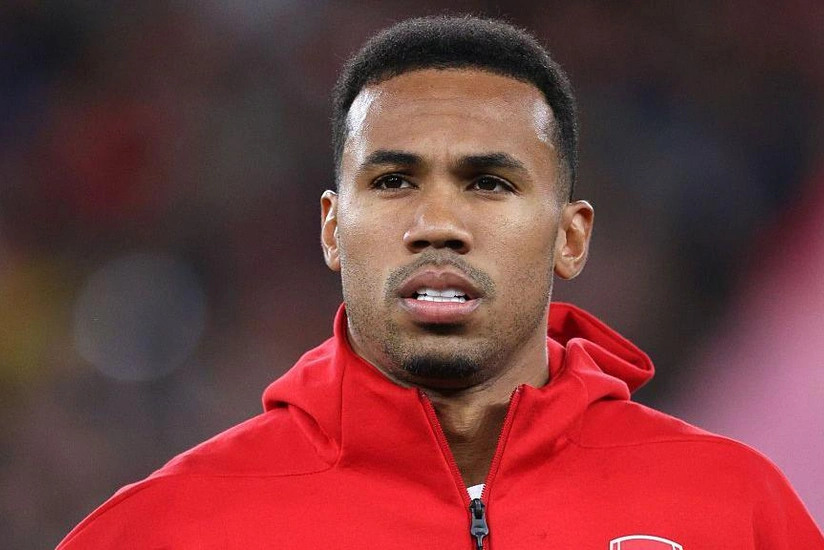 Arsenalın müdafiəçisi 1 ay yaşıl meydanlardan kənar qala bilər